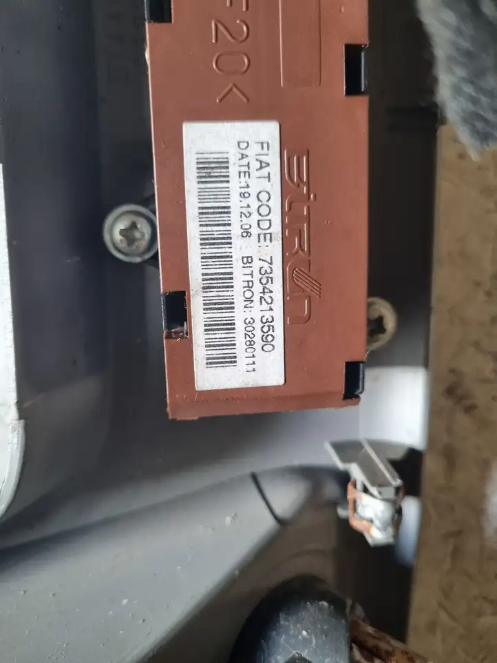 Peugeot Boxer (2007 - 2014) 7354213590 Включатель аварийных фонарей — фото 2