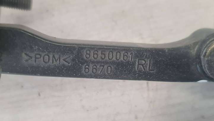 Volvo XC70 (2000 - 2004)  8650061 Ограничитель открывания задней двери