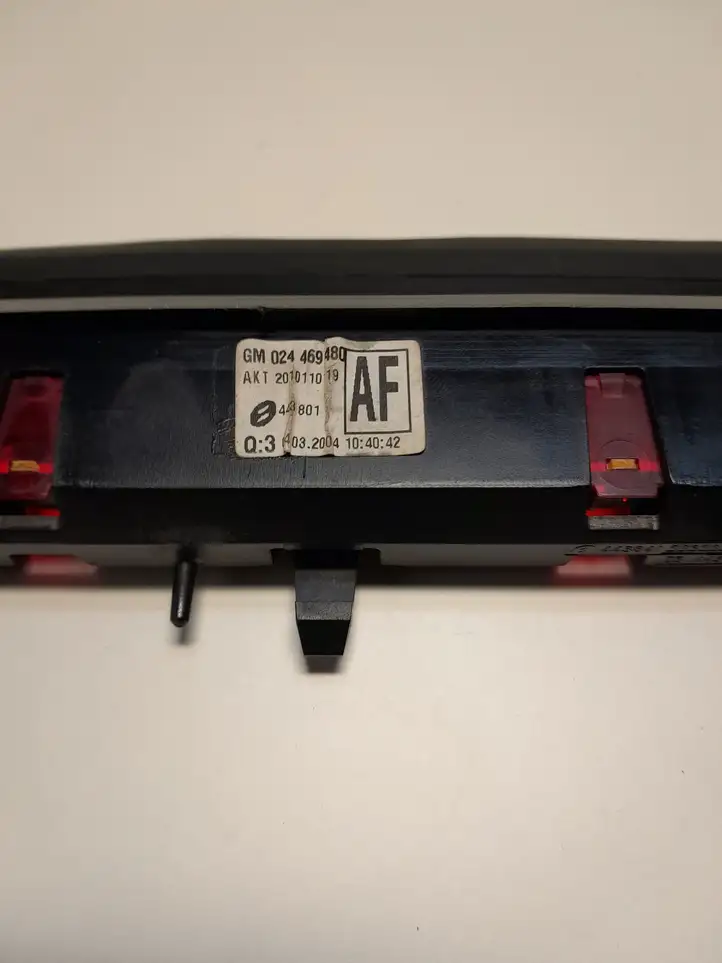 Opel Vectra C (2002 - 2005) GM024469480 Дополнительный стоп фонарь — фото 4