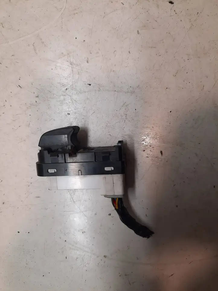 Mazda 5 (2005 - 2010) CC51663F0A Кнопка стеклоподъемников — фото 1