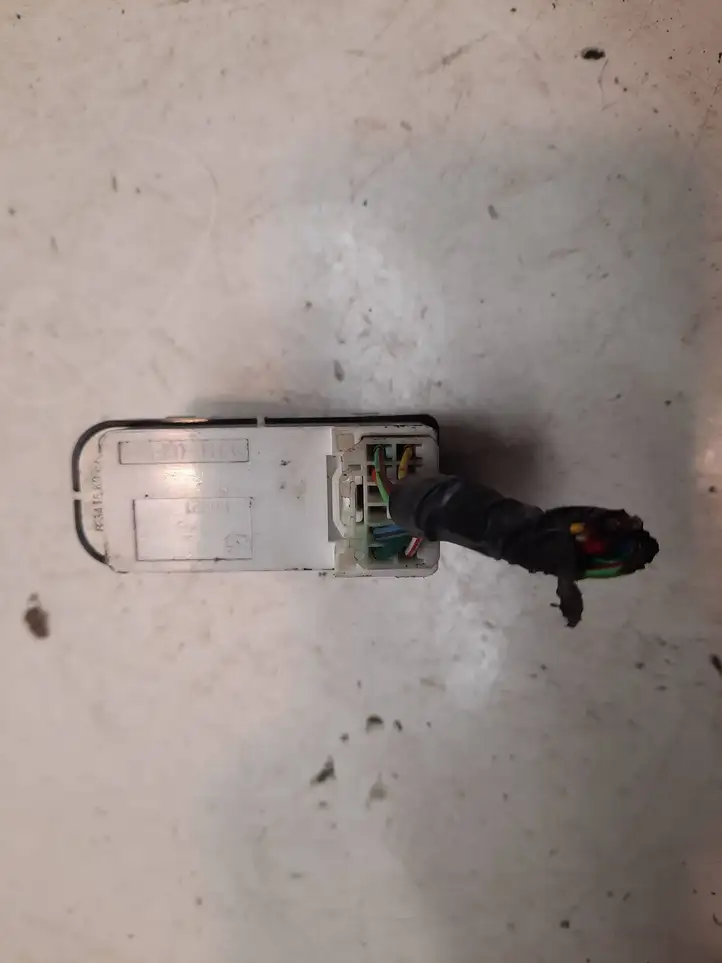 Mazda 5 (2005 - 2010) CC51663F0A Кнопка стеклоподъемников — фото 4