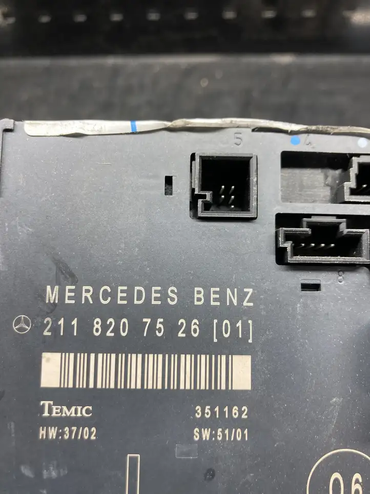Mercedes-Benz E W211 (2002 - 2009) 2118207526 Блок управления дверью — фото 3