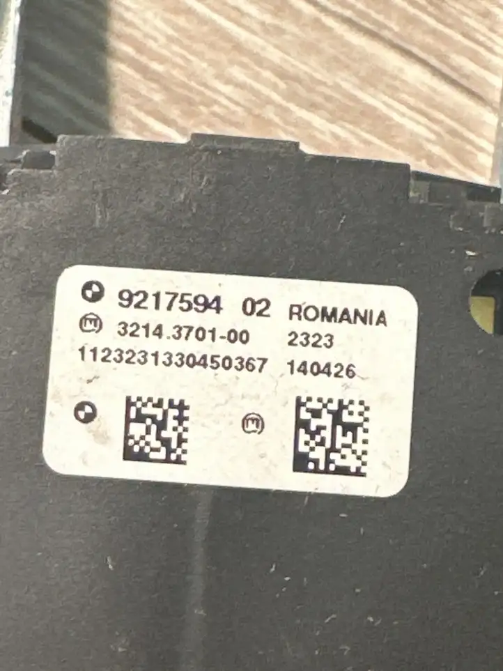 BMW 5 F10 F11 (2009 - 2016) 9217594 Кнопка ручного тормоза — фото 2