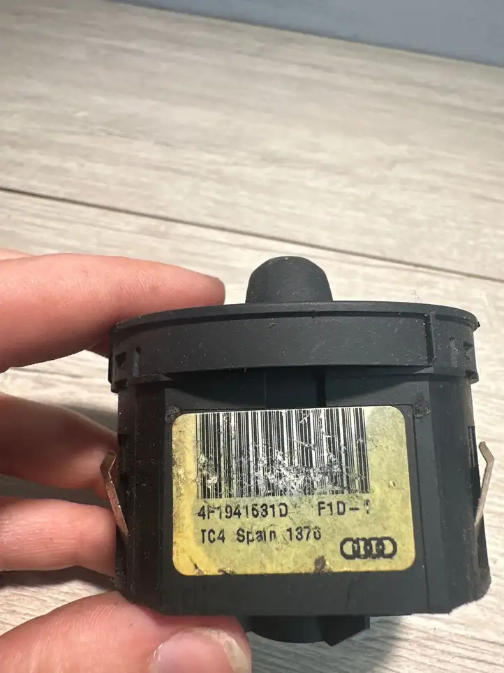 Audi A6 S6 C6 4F (2004 - 2008) 4F1941631D Включатель фонарей — фото 2