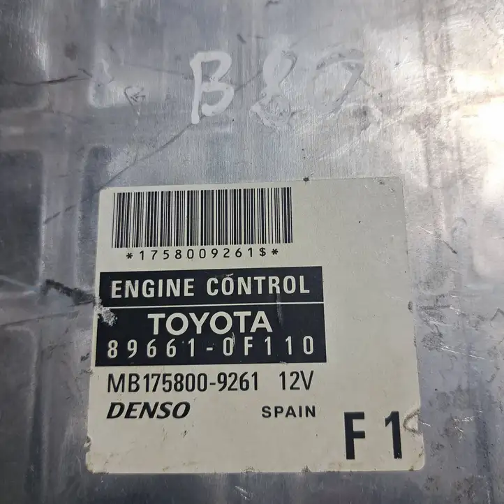 Toyota Yaris (2005 - 2009) 1758009261 Блок управления двигателем (ЭБУ) — фото 2