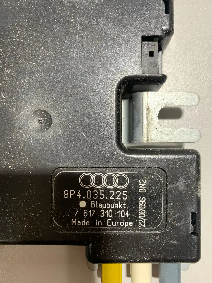 Audi A3/S3 8P (2004 - 2008) 8P4035225 Усилитель антенны — фото 2