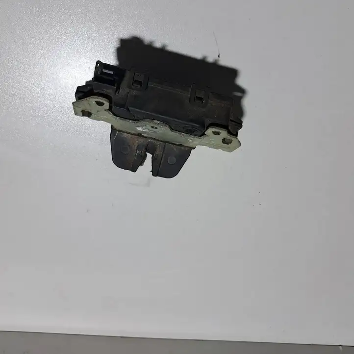 Opel Zafira B (2006 - 2008) 495058724 Замок крышки багажника — фото 1