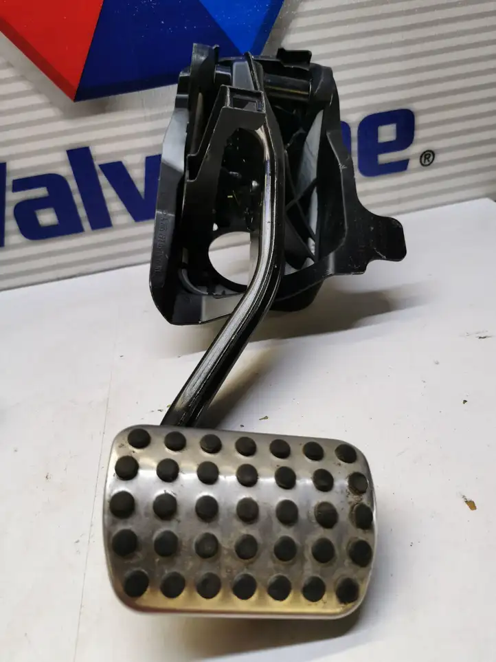 Mercedes-Benz C W205 (2014 - 2021) A2052920308 Тормозная педаль — фото 1