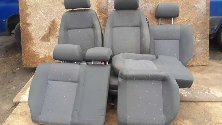 Volkswagen Polo (2001 - 2005)   Комплект сидений
