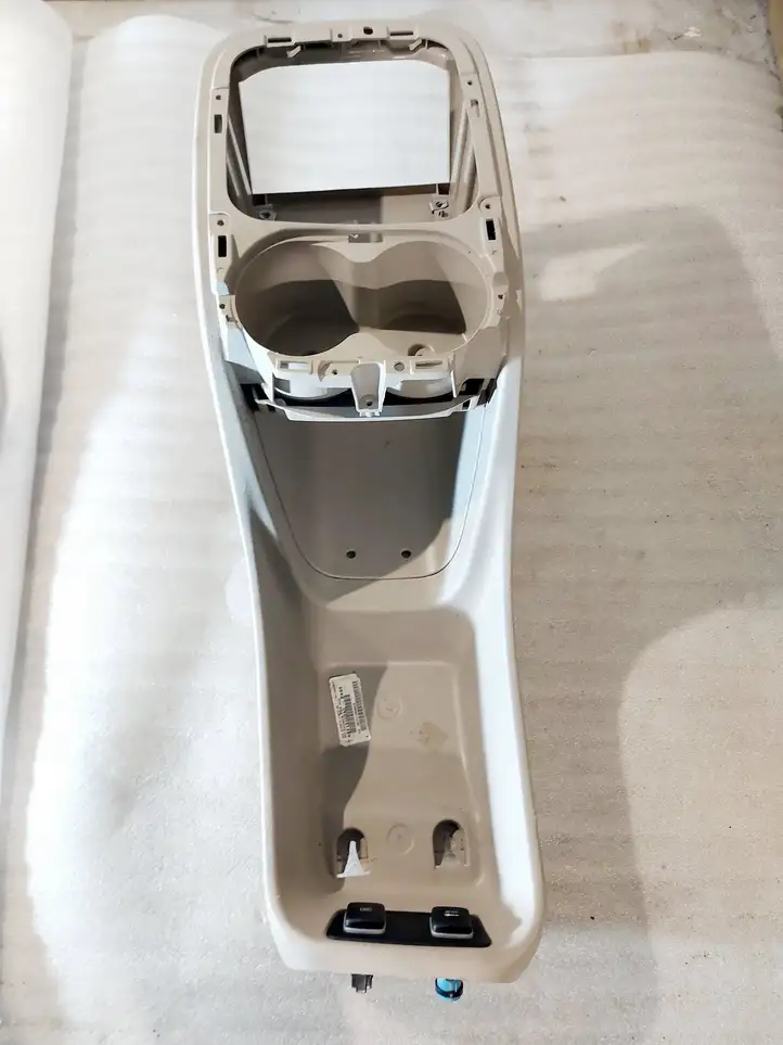 Chrysler Pacifica (2016 - ) 5XF83TRMAA Ящик центральной консоли — фото 1