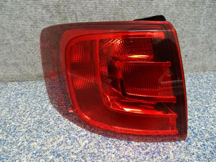 Volkswagen Jetta VI (2011 - 2018) 5C6945095B Задний фонарь в кузове — фото 1