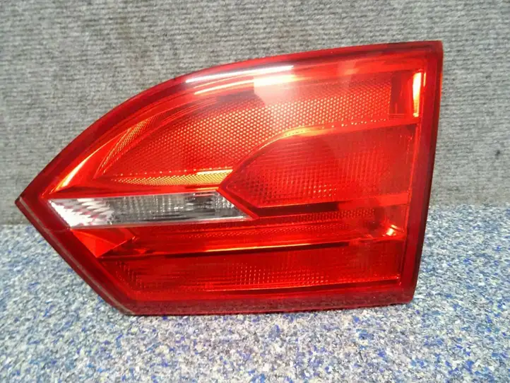 Volkswagen Jetta VI (2011 - 2018) 5C6945094 Задний фонарь в крышке багажника — фото 1
