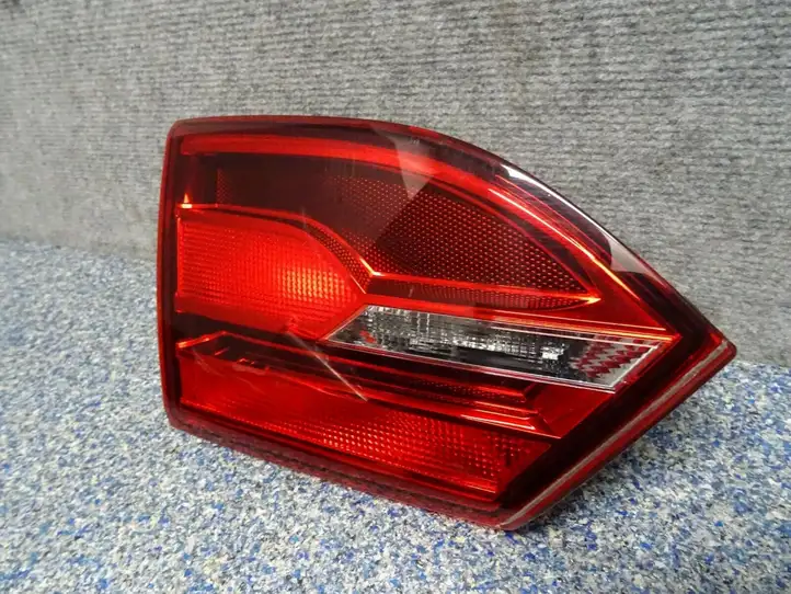 Volkswagen Jetta VI (2011 - 2018) 5C6945093B Задний фонарь в крышке багажника — фото 5
