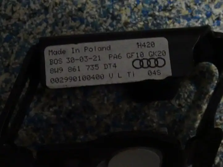 Audi A4 S4 B9 (2015 - 2019) 8W9861735 Держатель крепления сетки (в потолке) — фото 4