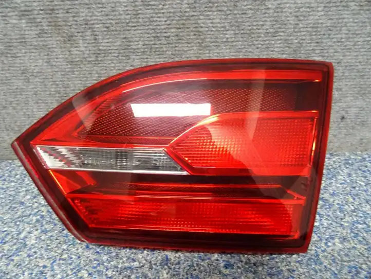 Volkswagen Jetta VI (2011 - 2018) 5C6945094B Задний фонарь в крышке багажника — фото 1