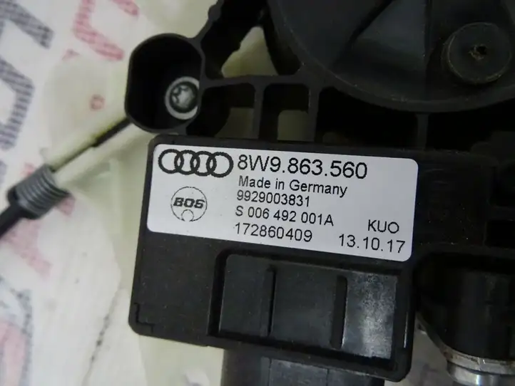 Audi A4 S4 B9 (2015 - 2019) 8W9863560 Механизм шторки багажника — фото 7