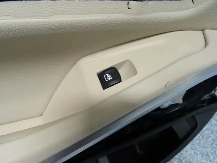 BMW 3 G20 G21 (2019 - ) Обшивка задней двери — фото 10