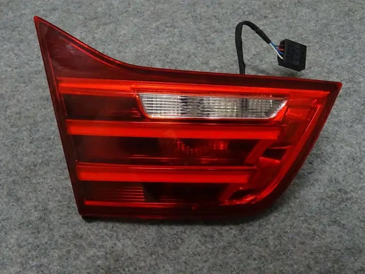BMW 4 F32 F33 (2013 - 2017) 7296101 Задний фонарь в крышке багажника — фото 1