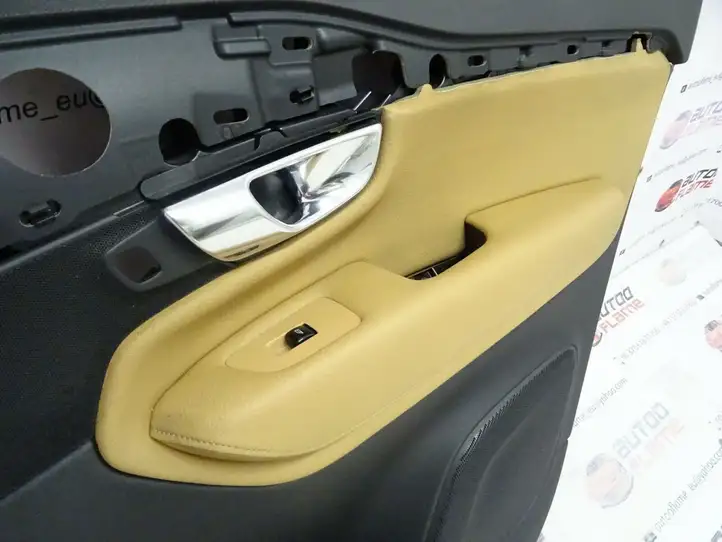 Volvo XC90 (2014 - 2019) 31393116 Обшивка задней двери — фото 2