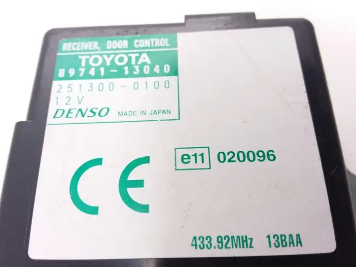 Toyota Corolla Verso E121 (2001 - 2004) 8974113040 Блок управления центральным замком — фото 2