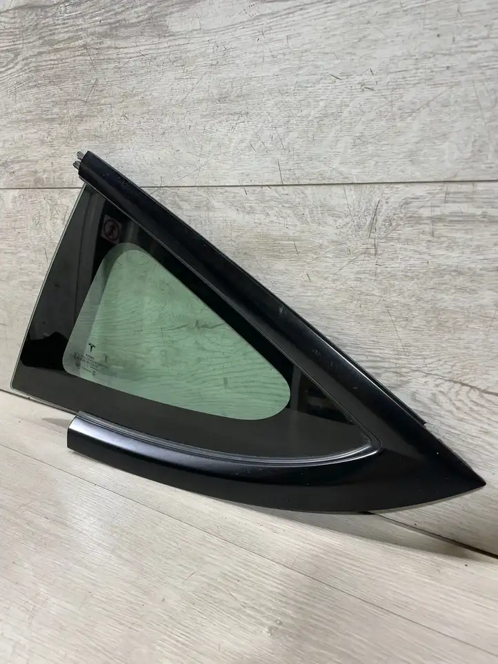 Tesla Model 3 (2017 - 2023) 15149780 Форточка двери — фото 6