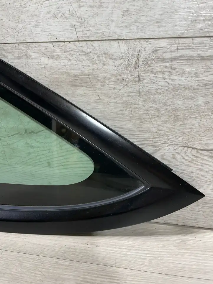 Tesla Model 3 (2017 - 2023) 15149780 Форточка двери — фото 9