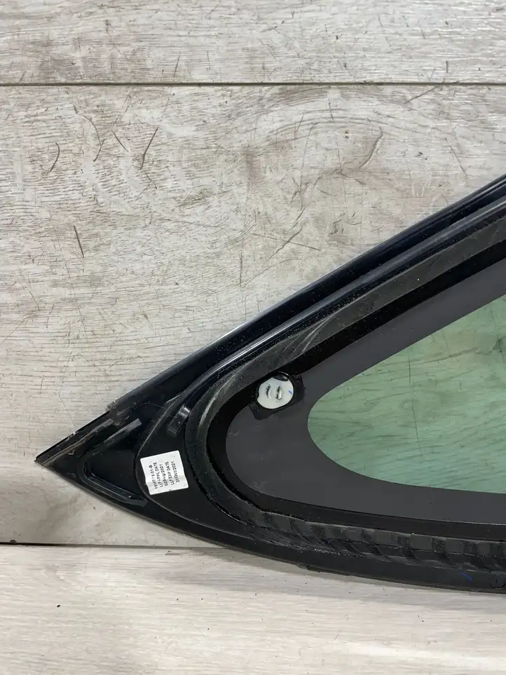 Tesla Model 3 (2017 - 2023) 15149780 Форточка двери — фото 11