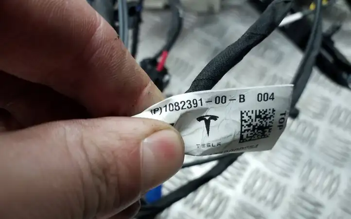 Tesla Model X (2015 - 2021) 107242982A Прочая электропроводка — фото 10