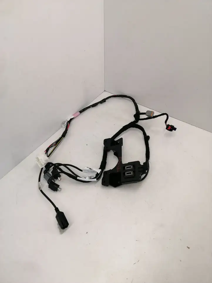 Tesla Model X (2015 - 2021) 103243100E Прочая электропроводка — фото 1
