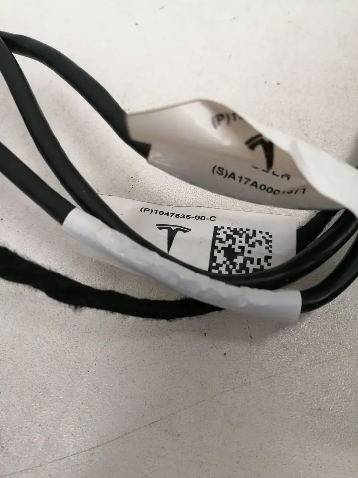 Tesla Model X (2015 - 2021) 103243100E Прочая электропроводка — фото 3