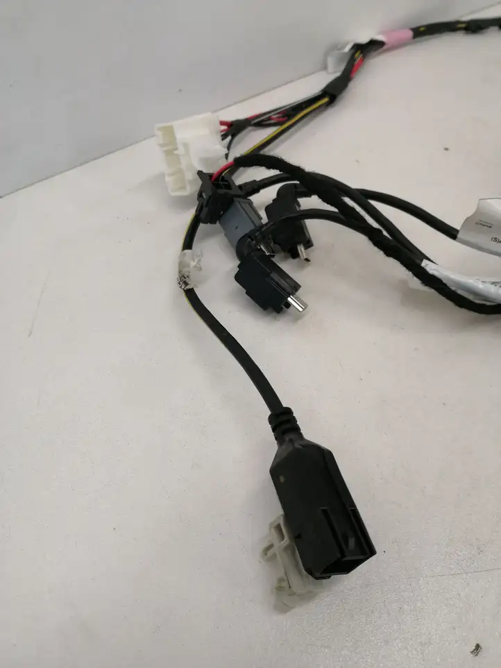 Tesla Model X (2015 - 2021) 103243100E Прочая электропроводка — фото 4