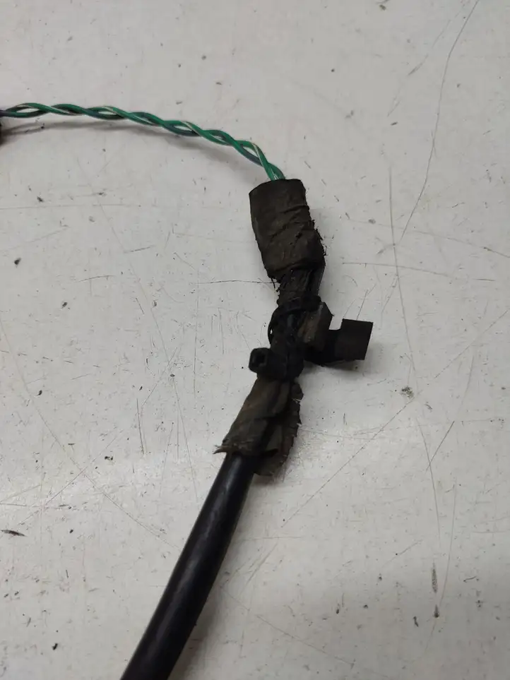 Chrysler Voyager (2007 - 2010)  P04869898AD Штекер разъема модуля АБС