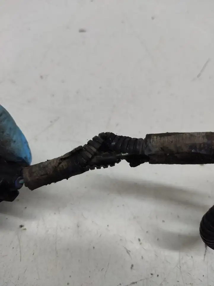 Chrysler Voyager (2007 - 2010)  P04869898AD Штекер разъема модуля АБС