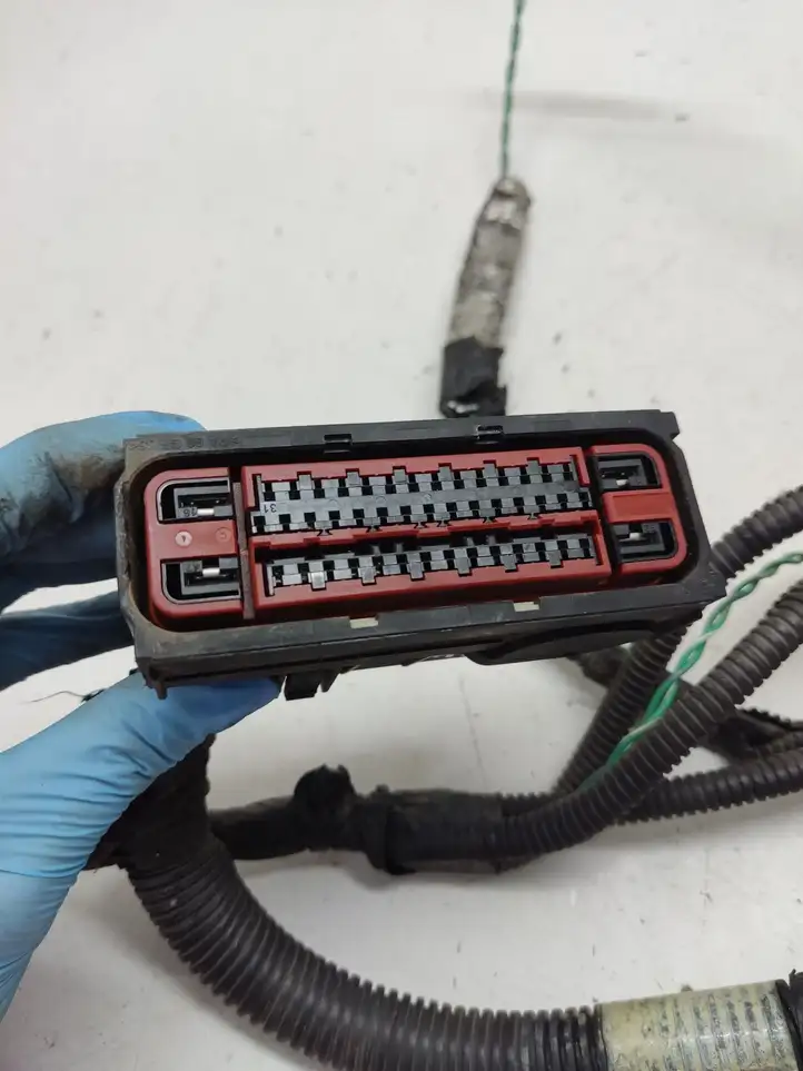 Chrysler Voyager (2007 - 2010)  P04869898AD Штекер разъема модуля АБС