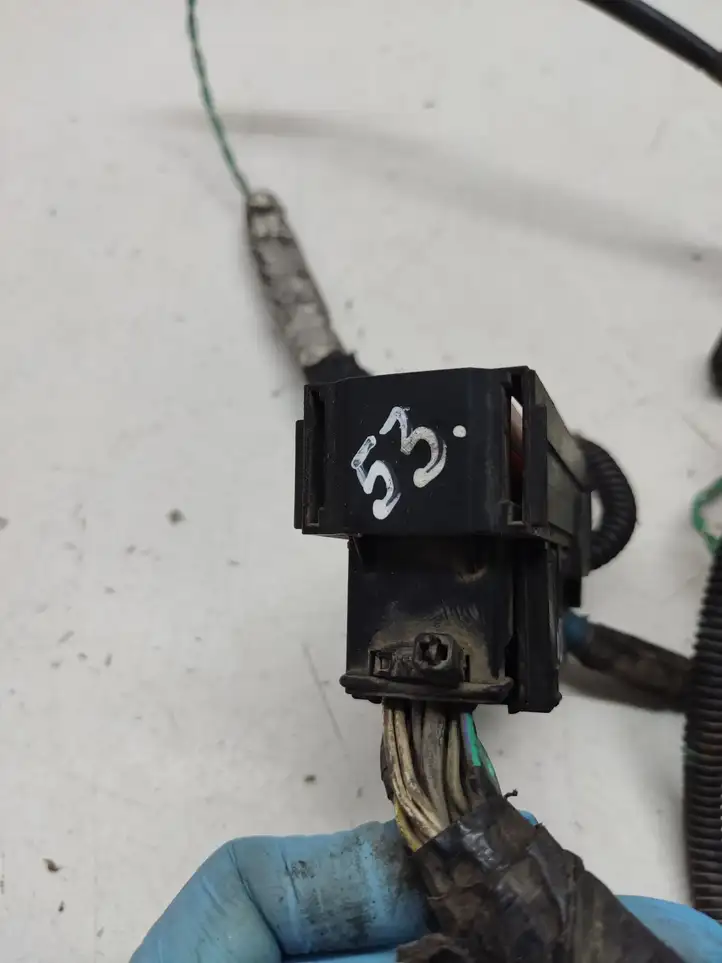 Chrysler Voyager (2007 - 2010)  P04869898AD Штекер разъема модуля АБС