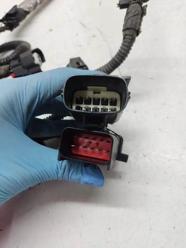 Chrysler Voyager (2007 - 2010)  P04869898AD Штекер разъема модуля АБС