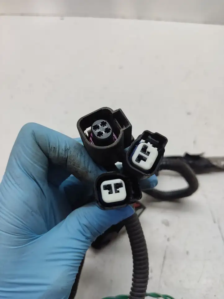 Chrysler Voyager (2007 - 2010)  P04869898AD Штекер разъема модуля АБС