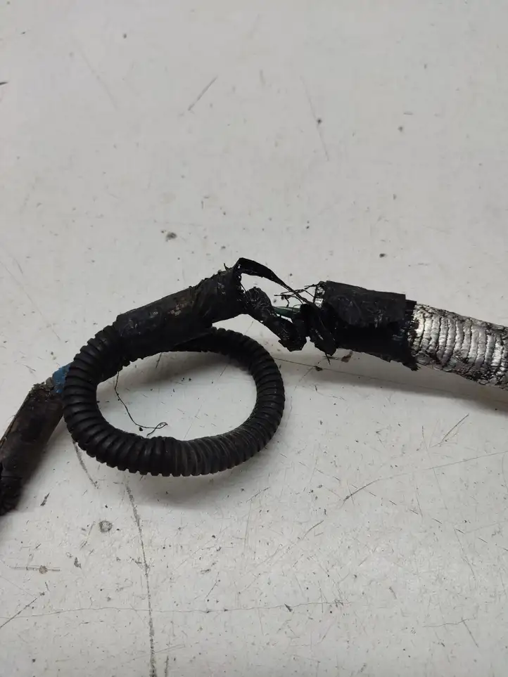 Chrysler Voyager (2007 - 2010)  P04869898AD Штекер разъема модуля АБС