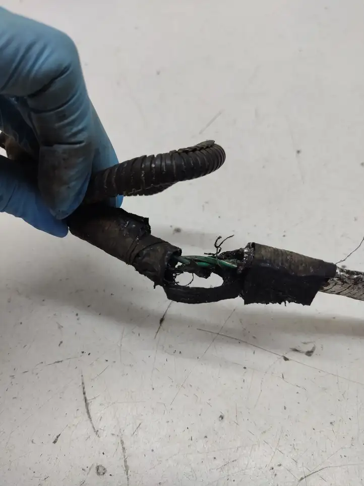 Chrysler Voyager (2007 - 2010)  P04869898AD Штекер разъема модуля АБС