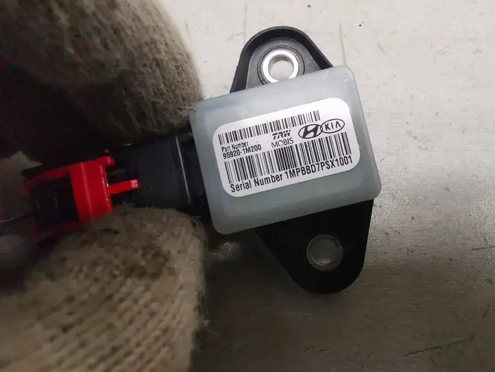 Kia Optima (2013 - 2015)  959201M200 Датчик удара надувных подушек