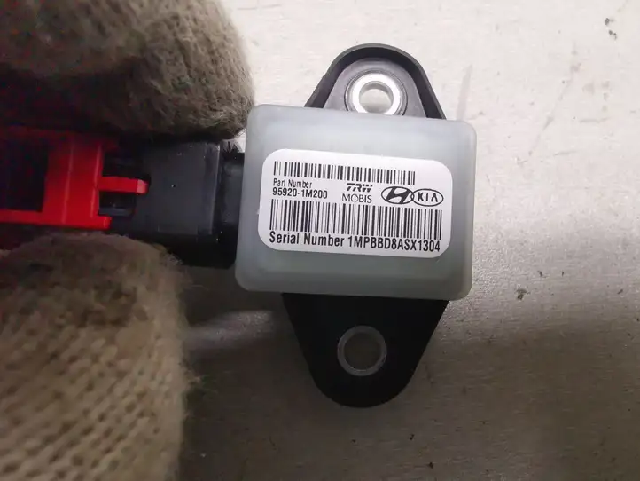 Kia Optima (2013 - 2015)  959201M200 Датчик удара надувных подушек