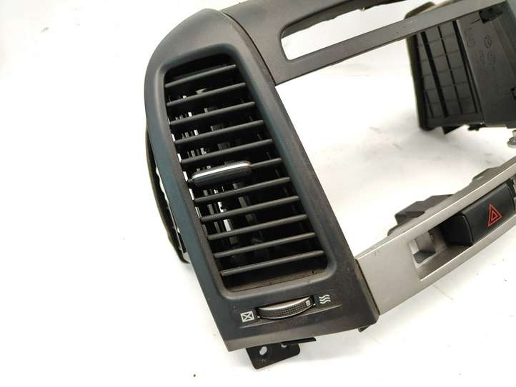 Hyundai Santa Fe (2005 - 2009)  974202B000 Центральный дефлектор