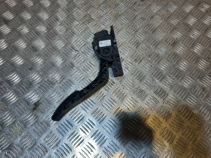 Ford Fiesta (2013 - 2017) 8V219F836AB Педаль акселератора — фото 3