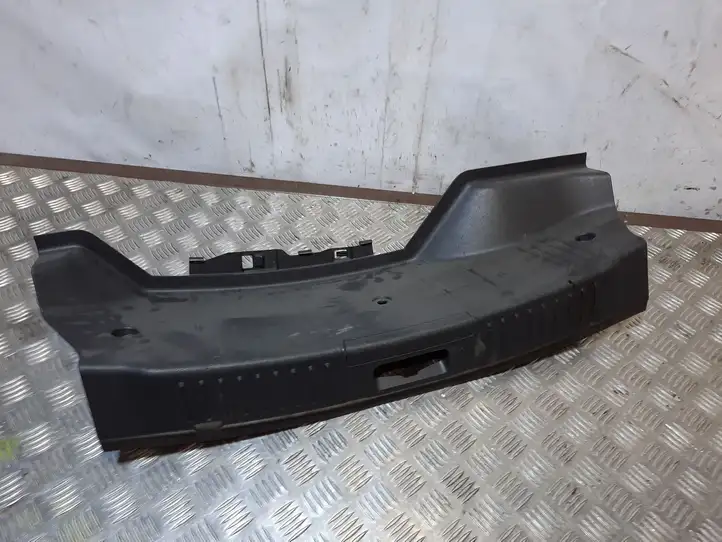 Ford Fiesta (2013 - 2017) AE835440352A Отделка порога багажника — фото 1