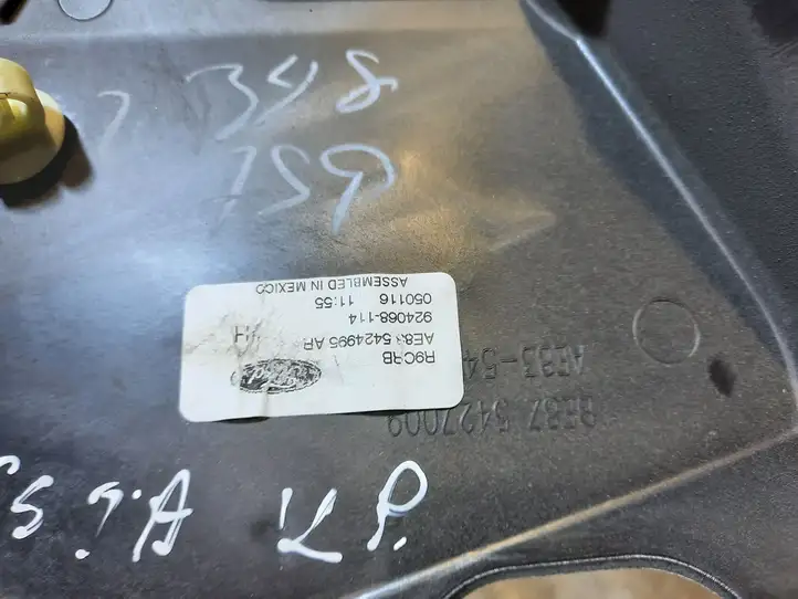 Ford Fiesta (2013 - 2017) AE835424995AR Механический стеклоподъемник задней двери — фото 2