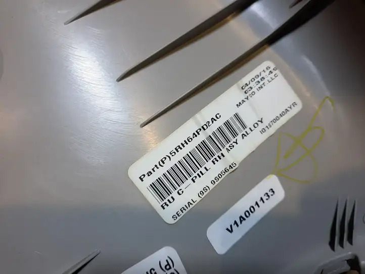 Chrysler Pacifica (2016 - ) 5RH64PD2AC Обшивка стойки C — фото 2