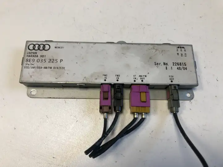 Audi A4 S4 B7 8E 8H (2004 - 2009) 8E9035225P Усилитель антенны — фото 1