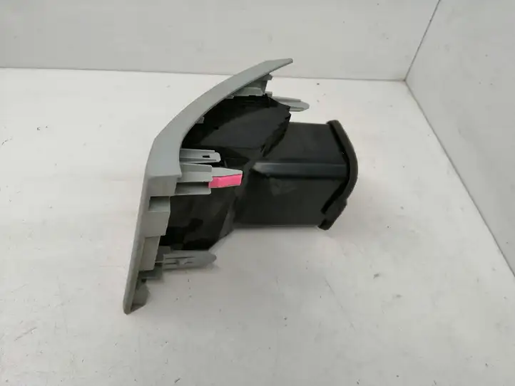 Toyota Prius (XW30) (2009 - 2015) 5566047030 Боковой воздушный дефлектор — фото 2
