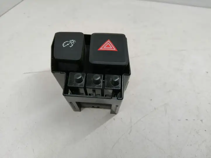 Toyota Prius+ (ZVW40) (2011 - 2018) 75F218 Включатель аварийных фонарей — фото 3