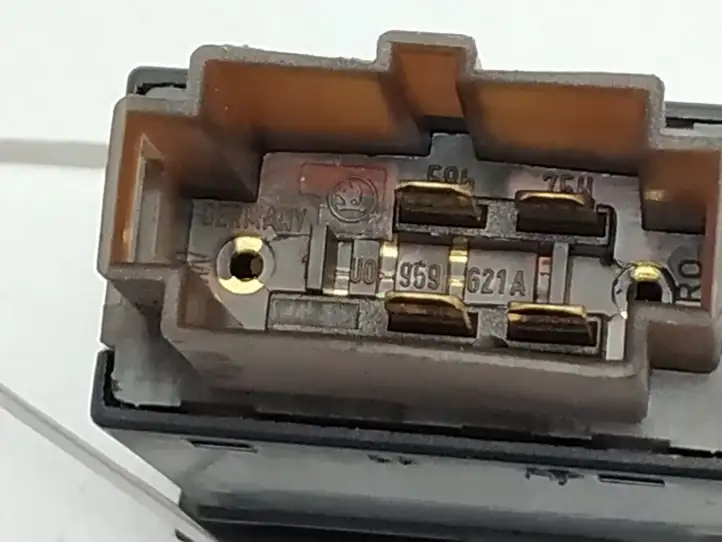 Skoda Octavia Mk1 (1U) (1996 - 2004) 1J0959621A Кнопка обогрева стекла — фото 2